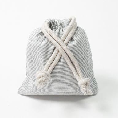 Set de Almohada de viaje inflable + antifaz + funda almacenamiento, Mediano, Gris