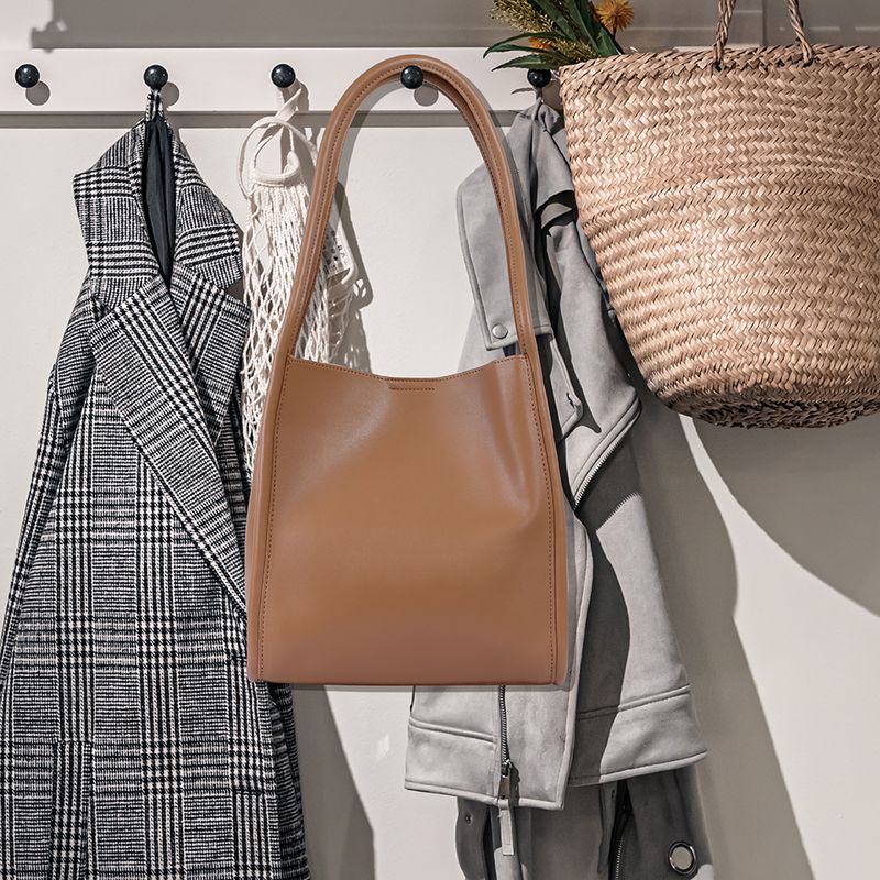 Bolso-Hobo-Clasico-Forma-Trapecio-Camel-2-14870