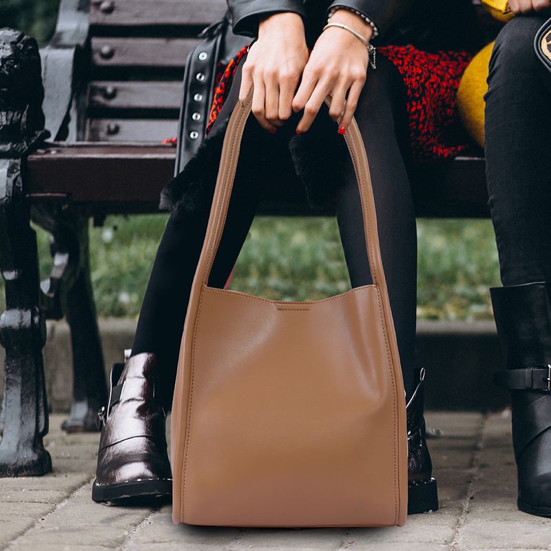 Bolso-Hobo-Clasico-Forma-Trapecio-Camel-7-14870