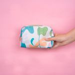 Cosmetiquera-Miniso-Flores-Abstractas-Gris-7-16514