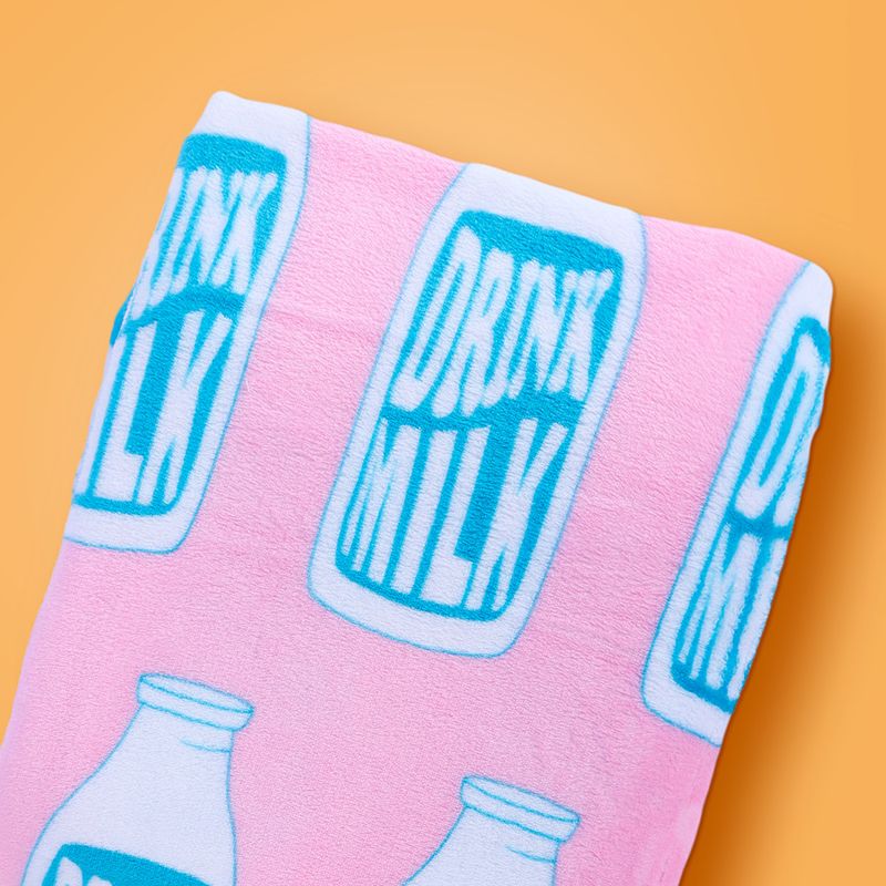 Cobija-Miniso-con-Estampado-Botellas-de-Leche-3-18137