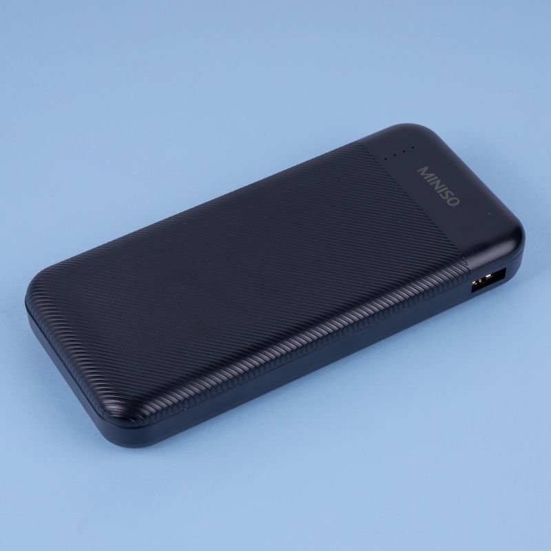 Bateria-de-Respaldo-10000Mah-con-Cuatro-Cables-Negro-8-20551