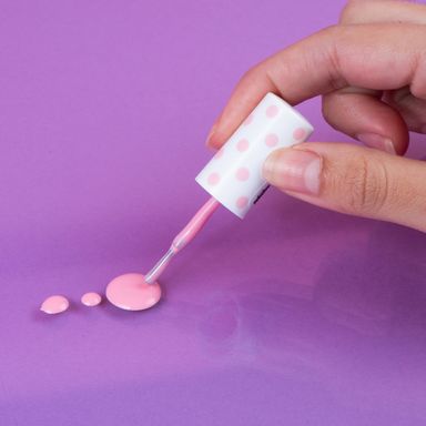 Esmalte de Uñas con Base de Aceite Sanrio Strawberry Collection 03