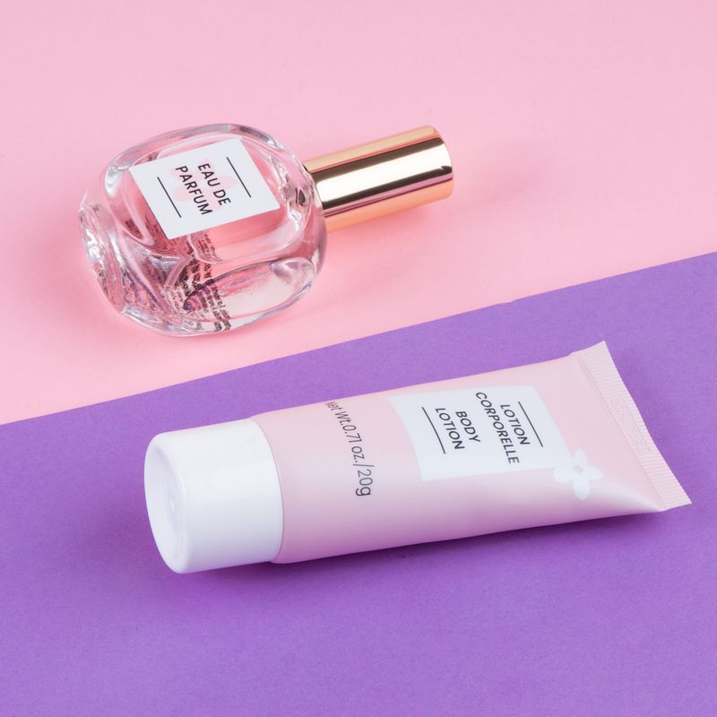 Set-de-Fragancias-The-Language-Of-Flowers-Floral-Field-Perfume-y-Locion-Corporal-5-21130