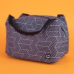 Lonchera-con-Formas-Geometricas-Lineas-Blanco-y-Negro-Serie-Miniso-Lonchera-con-Formas-Geometricas-Lineas-Blanco-y-Negro-Serie-Miniso-7-21361
