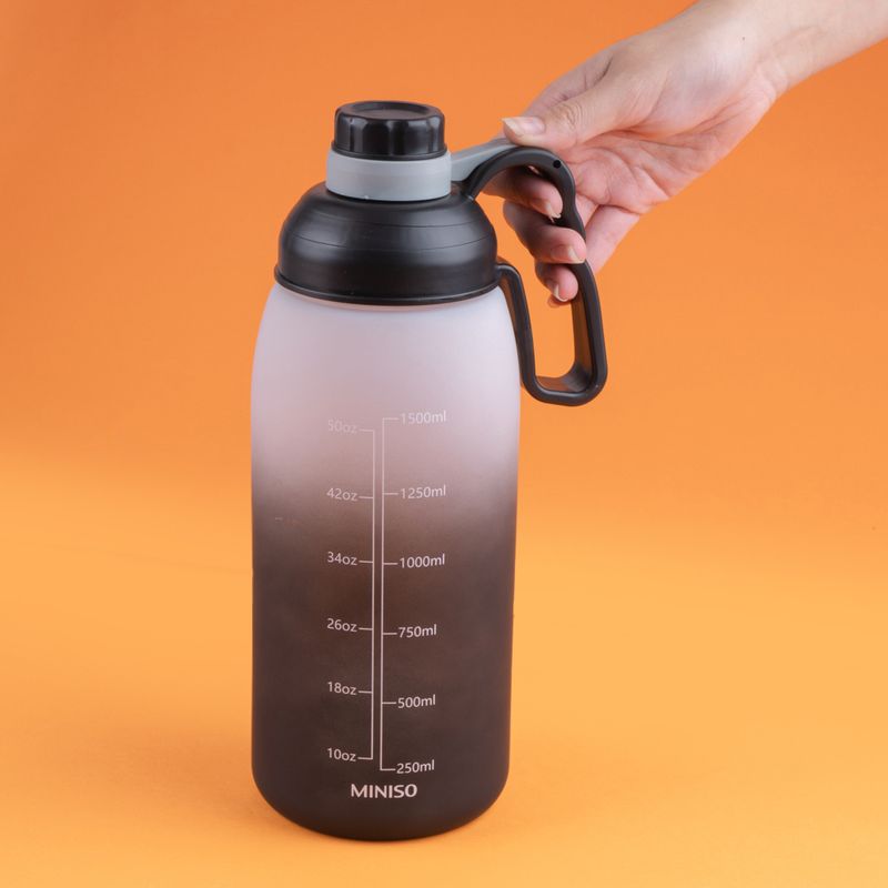 Botella-de-1800-Ml-con-Asa-Serie-Gradient-Blanco-y-Negro-2-21443