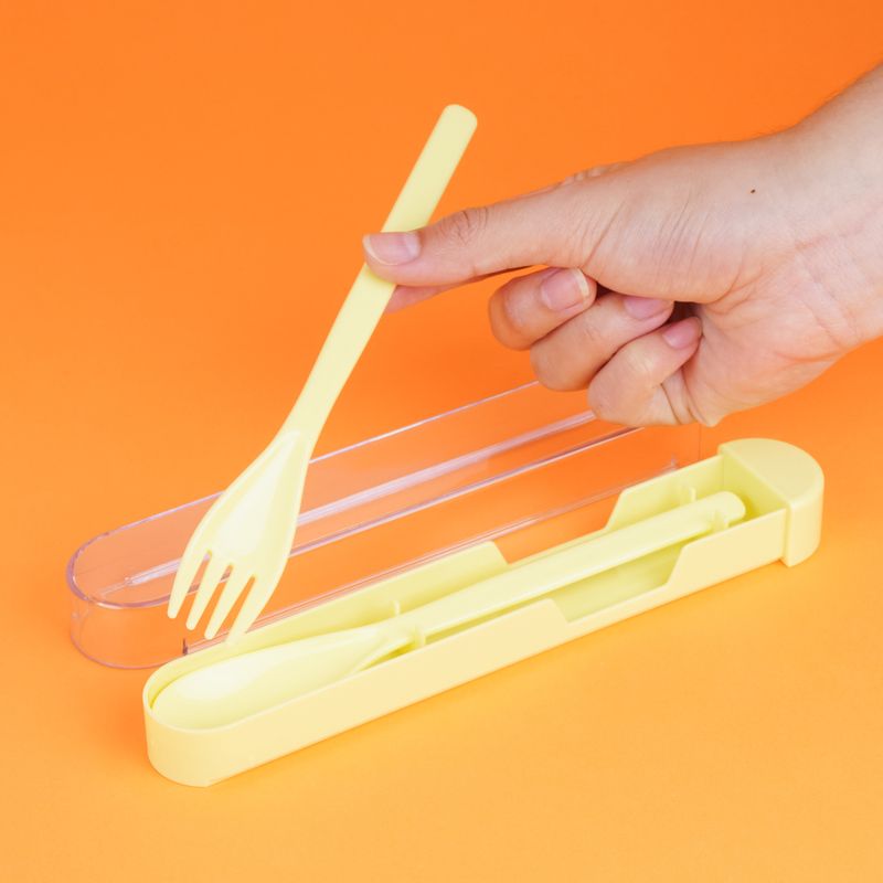Juego-de-Cubiertos-Color-Amarillo-con-Estuche-2-21662