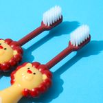 Paquete-de-Cepillos-Dentales-con-Cerdas-Suaves-por-2-Pzas-de-Leones-Serie-Miniso-4-22495