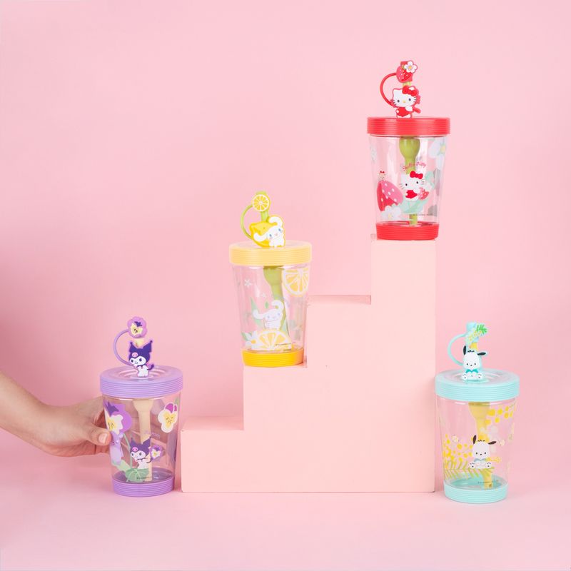 Vaso-Plastico-con-Correa-y-pitillo-de-535-Ml-Serie-Sanrio-Kuromi-2-23996