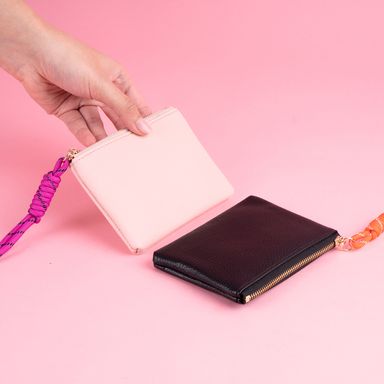 Monedero Tipo Piel Suavizada con Correa DeportivaSerie Miniso Rosa