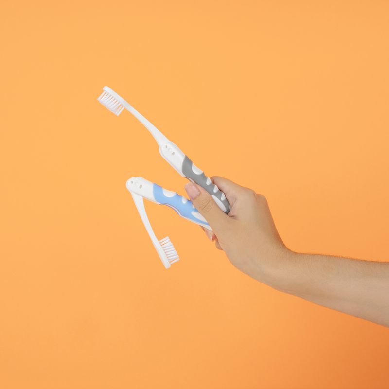 Cepillo-de-Dientes-Plegable-para-el-Cuidado-de-Enc-as-Serie-Miniso-2-Unidades-5-25691