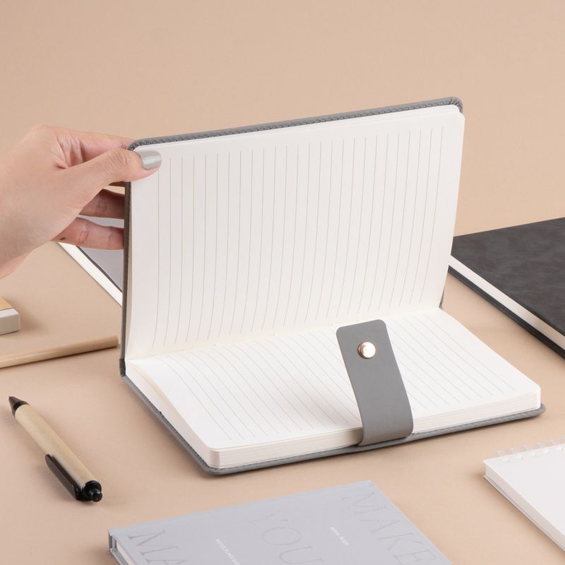 Agenda-A5-con-Bolsillo-y-Broche-80-Hojas-Serie-Silver-Gray-2-25875