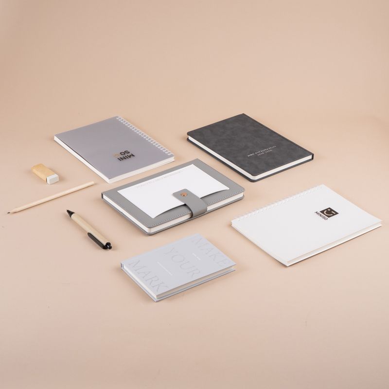 Agenda-A5-con-Bolsillo-y-Broche-80-Hojas-Serie-Silver-Gray-4-25875