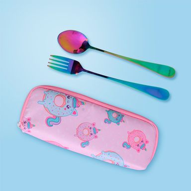 Set de Cubiertos Tenedor y Cuchara con Estuche Serie Mis Pastelitos Rosa
