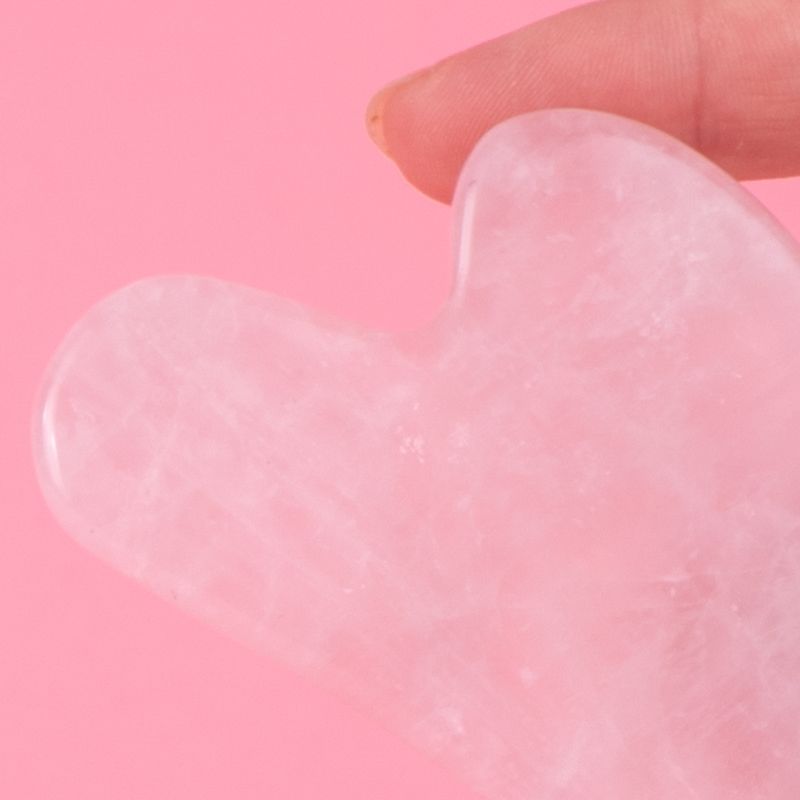 Masajeador-Facial-Gua-Sha-con-Forma-de-Corazon-Color-Rosa-5-26963