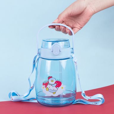 Botella 1300 Ml con Correa y Tapa Serie Mini Family Strawberry Azul
