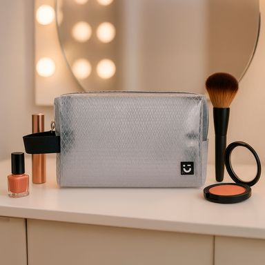 Cosmetiquera con Asa con Red Serie Miniso Negro