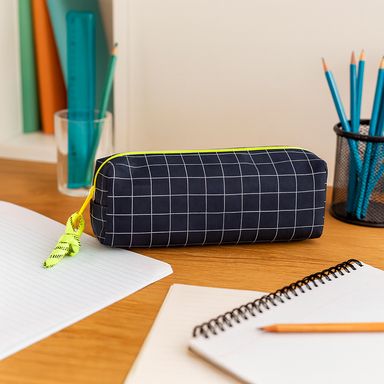 Cartuchera a Cuadros Negra Serie Black & White