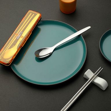 Set de Cubiertos y Palitos con Estuche Pequeño Rojo