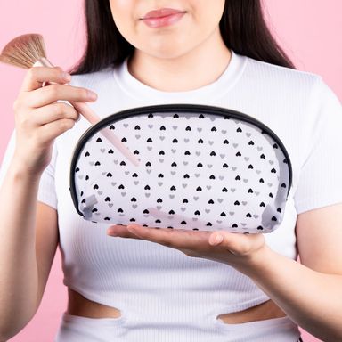 Cosmetiquera de Malla con Patrón de Corazones Serie Miniso
