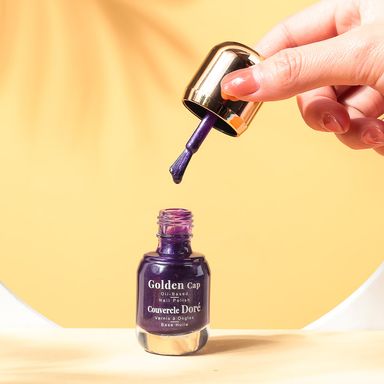 Esmalte a Base de Aceite con Tapa Dorada Café Brillante