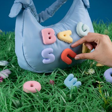 Set de Charm Decorativo Letras Ey I Serie Minidots Azul Claro