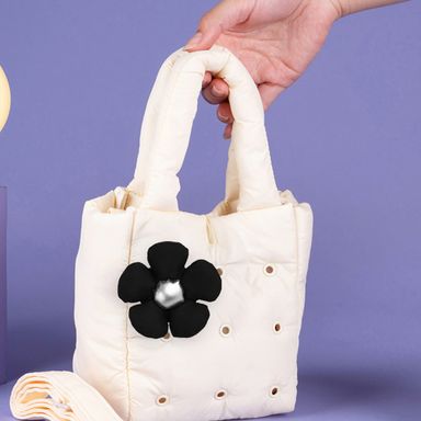 Charm Acolchado Flor Serie Minidots Negra