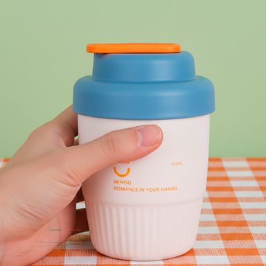 Taza de Cafe con Tapa 420 Ml Serie Miniso Blanco y Azul