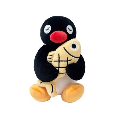 Peluche 30Cm Postura Sentado Sosteniendo un Pez Coleccion Pingu Classic